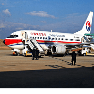 二连浩特空运代理航空快运业稳步发展的原因是什么？